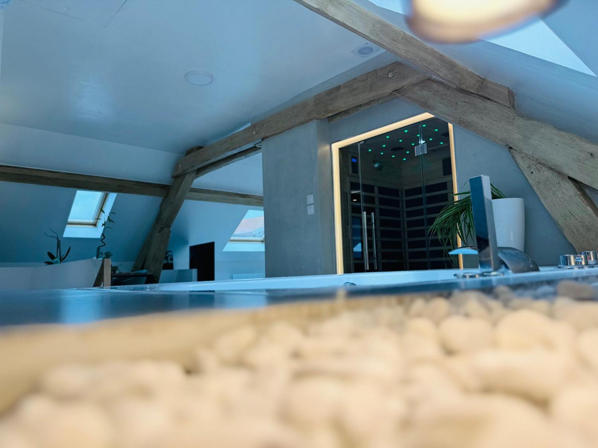 Superbe Avec • Sauna • • Massage Belfort