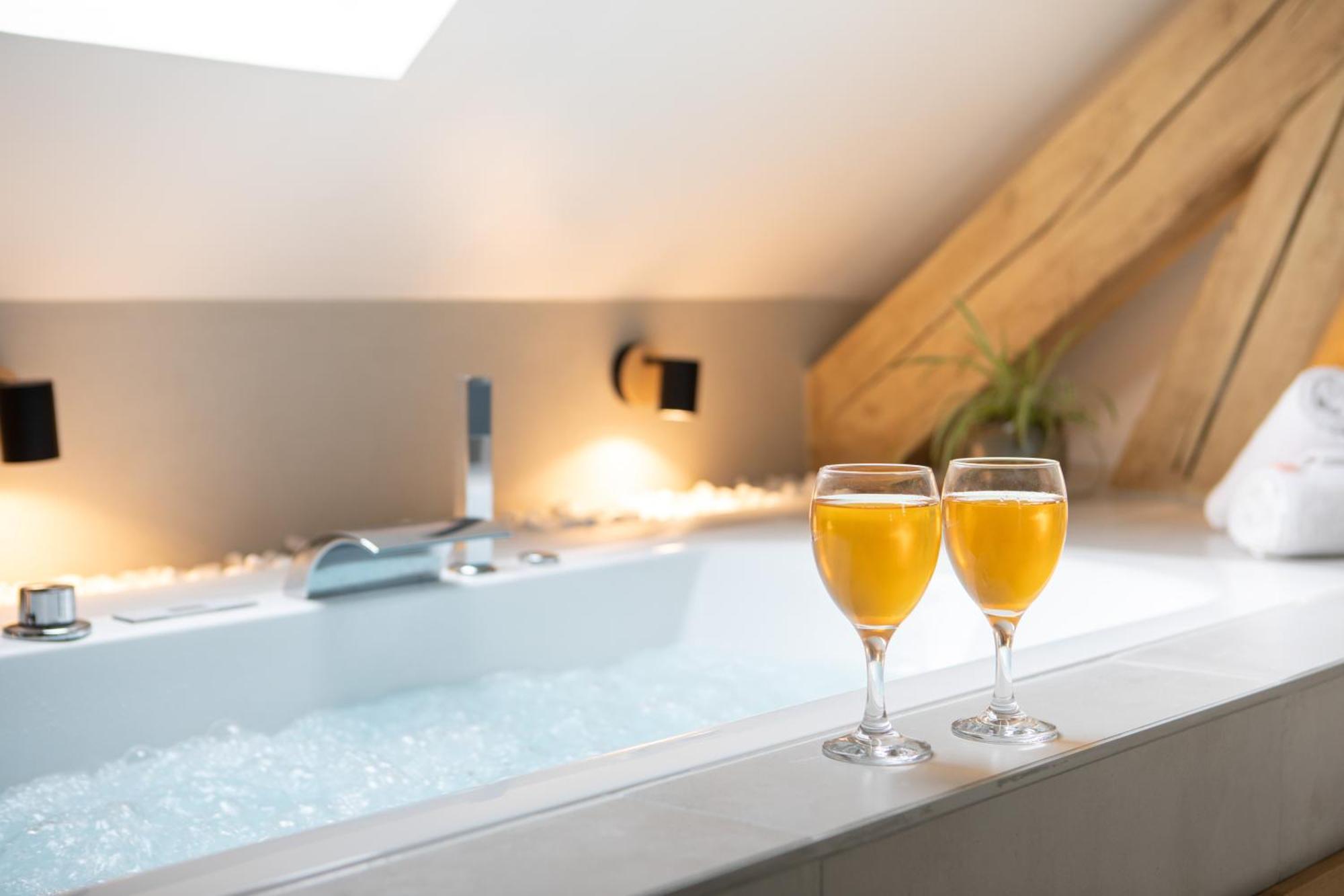 Superbe Avec • Sauna • • Massage Apartment *