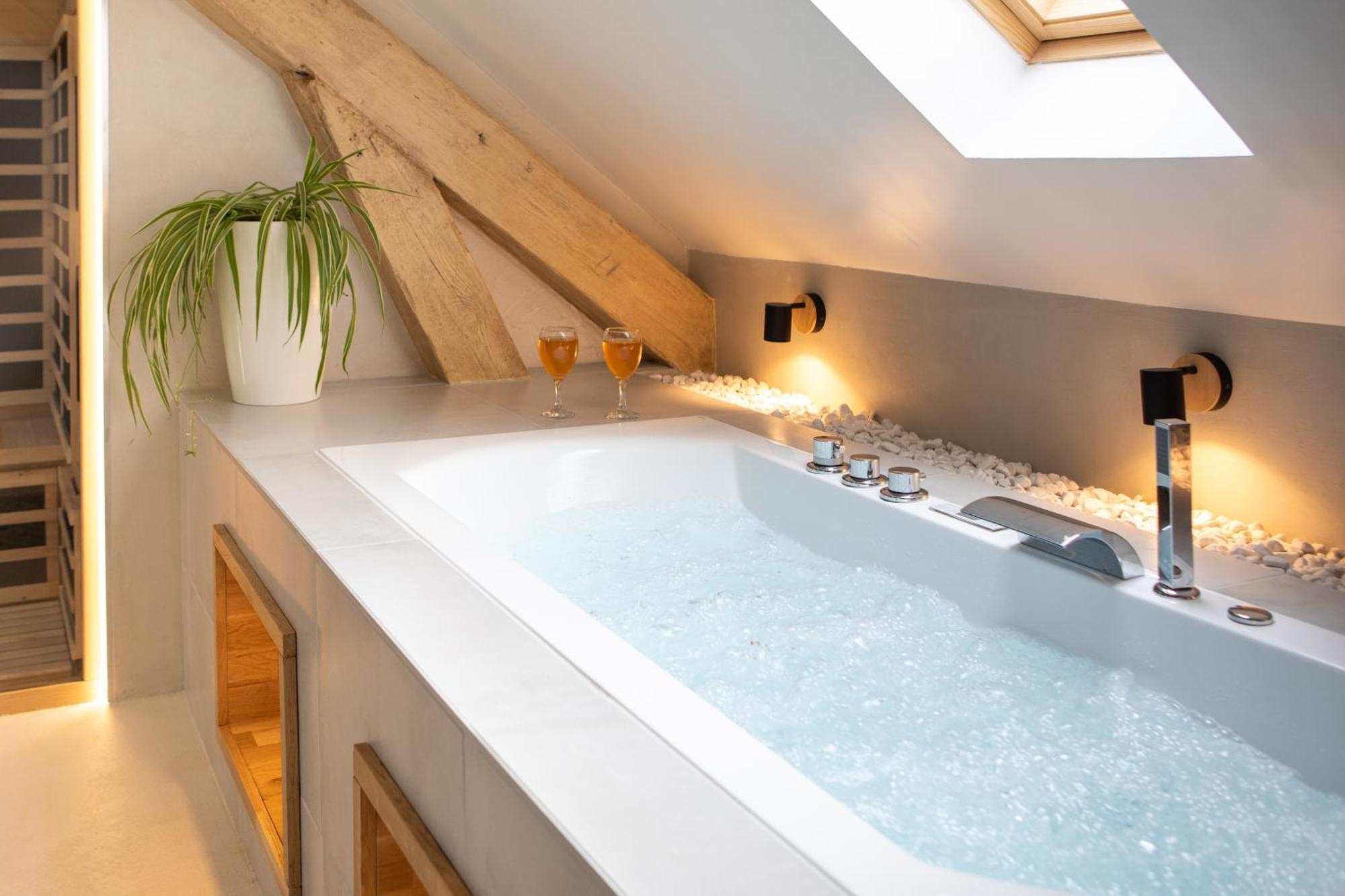 Superbe Avec • Sauna • • Massage Belfort